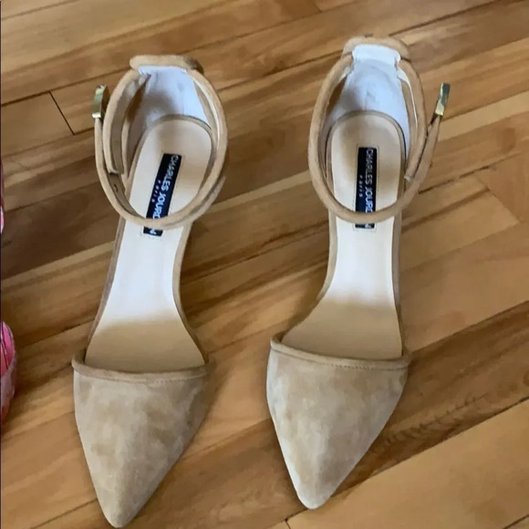 Charles
Jourdan camel suede ankle strap pumps - Picture 2 of 12